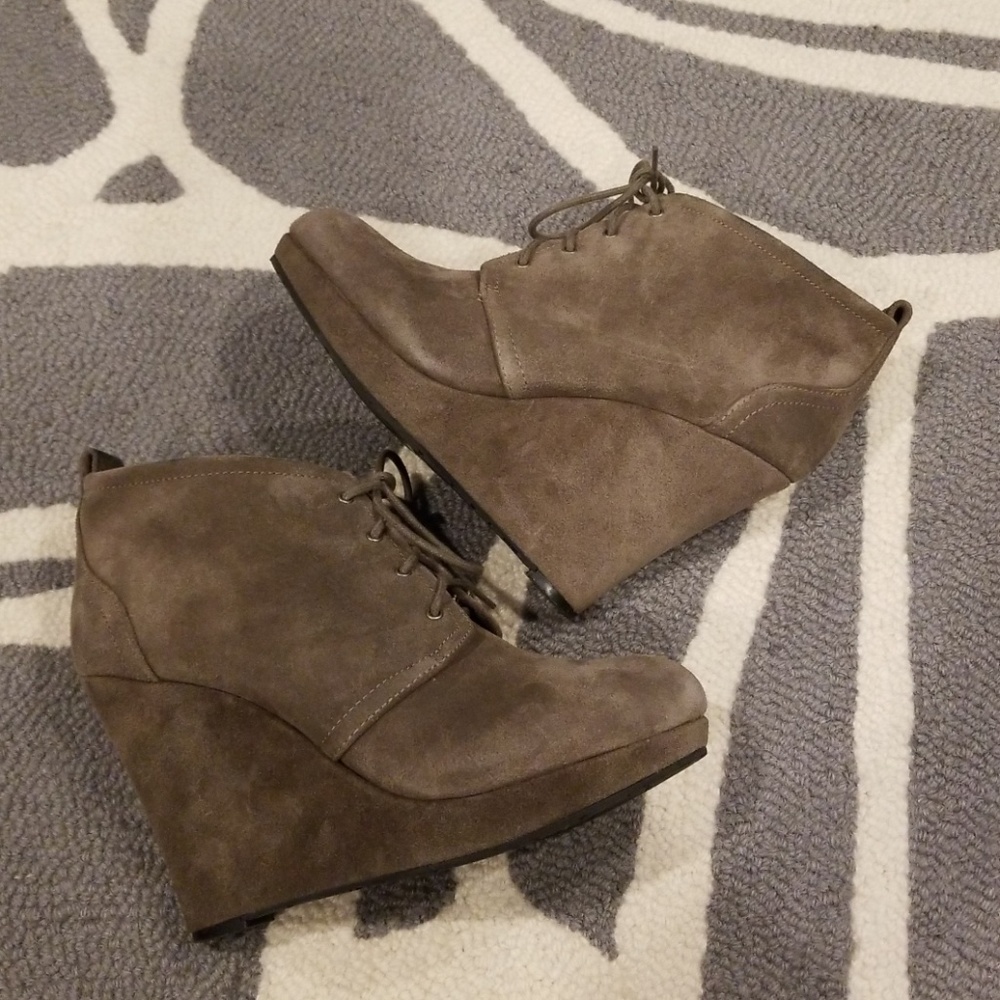 Jessica Simpson Grey Suede wedges